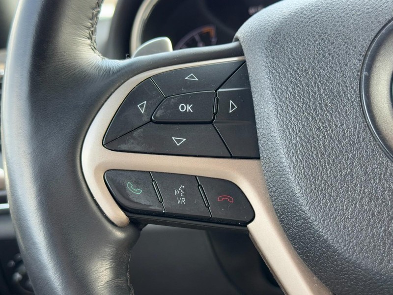 Jeep Grand Cherokee Vehicle Full-screen Gallery Image 17