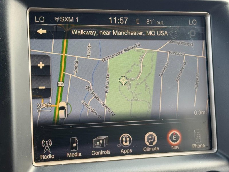 Jeep Grand Cherokee Vehicle Full-screen Gallery Image 20