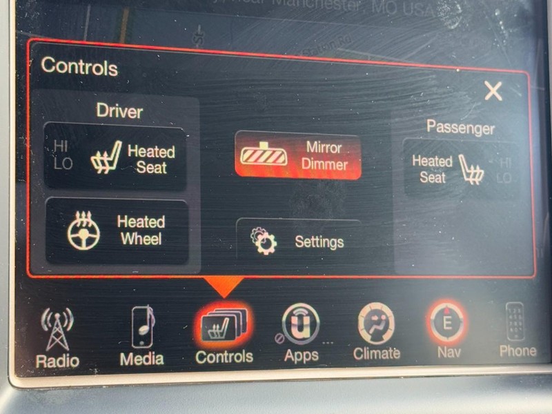 Jeep Grand Cherokee Vehicle Full-screen Gallery Image 21