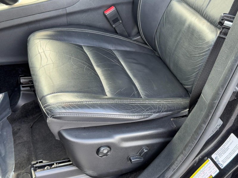 Jeep Grand Cherokee Vehicle Full-screen Gallery Image 23