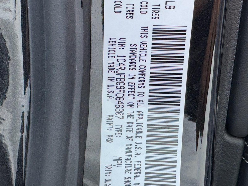 Jeep Grand Cherokee Vehicle Full-screen Gallery Image 24