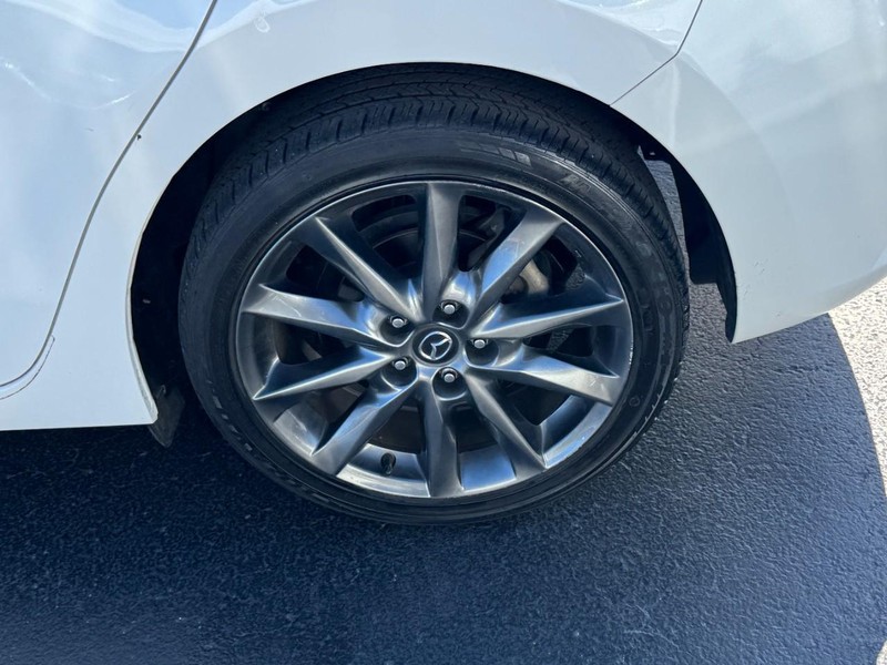 Mazda MAZDA3 5-Door Vehicle Full-screen Gallery Image 07