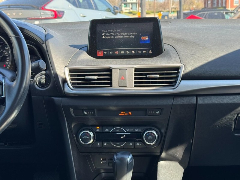 Mazda MAZDA3 5-Door Vehicle Full-screen Gallery Image 13