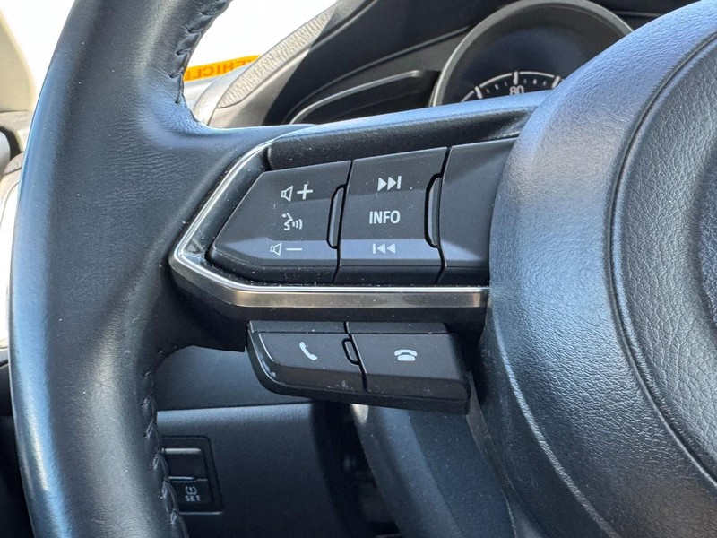 Mazda MAZDA3 5-Door Vehicle Full-screen Gallery Image 16