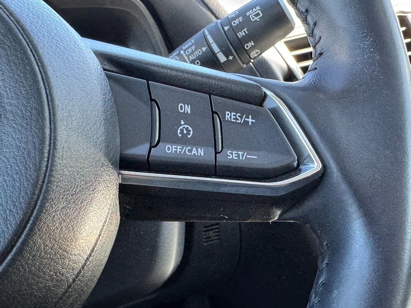 Mazda MAZDA3 5-Door Vehicle Full-screen Gallery Image 17