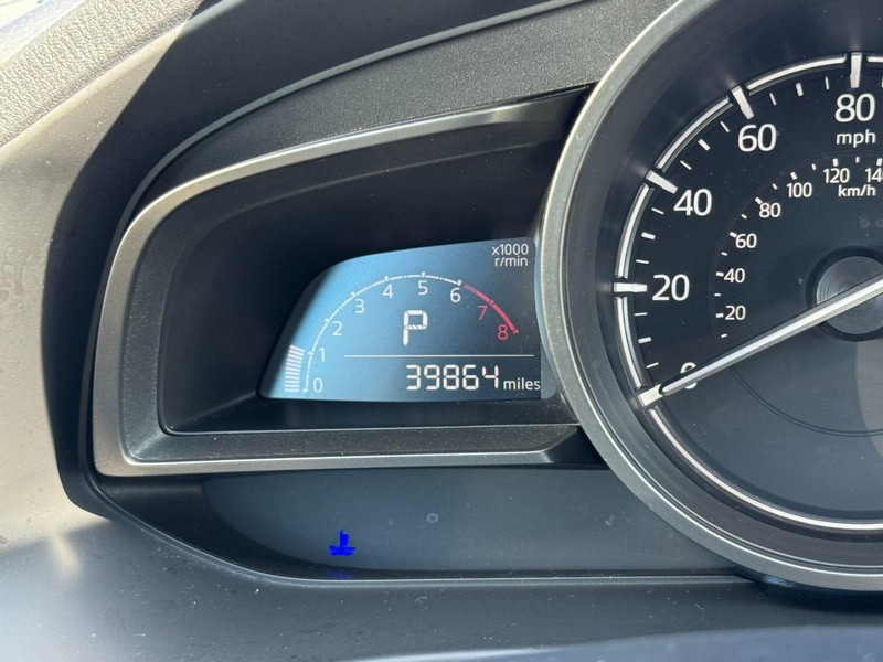 Mazda MAZDA3 5-Door Vehicle Full-screen Gallery Image 18