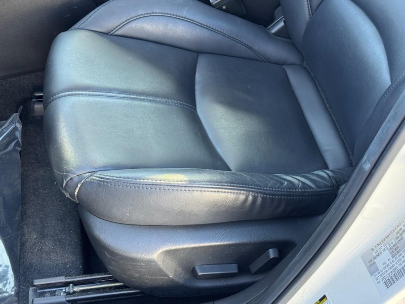 Mazda MAZDA3 5-Door Vehicle Full-screen Gallery Image 22