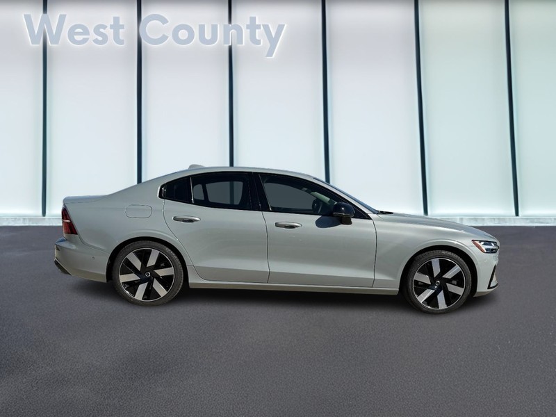 Volvo S60 Recharge Plug-In Hybrid Vehicle Full-screen Gallery Image 02
