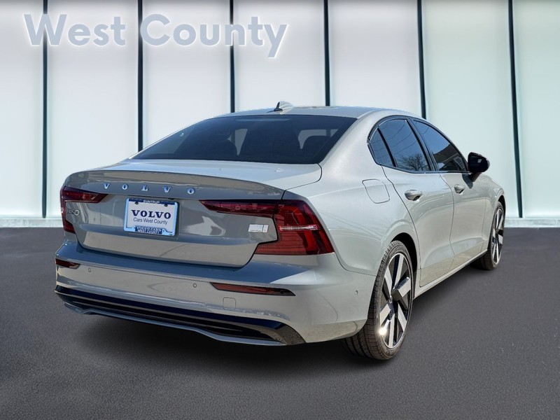 Volvo S60 Recharge Plug-In Hybrid Vehicle Full-screen Gallery Image 03