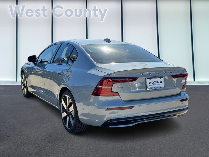 Volvo S60 Recharge Plug-In Hybrid Vehicle Full-screen Gallery Image 06