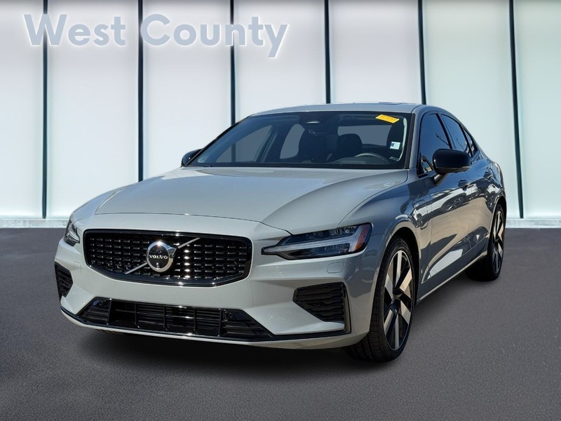 Volvo S60 Recharge Plug-In Hybrid Vehicle Full-screen Gallery Image 08