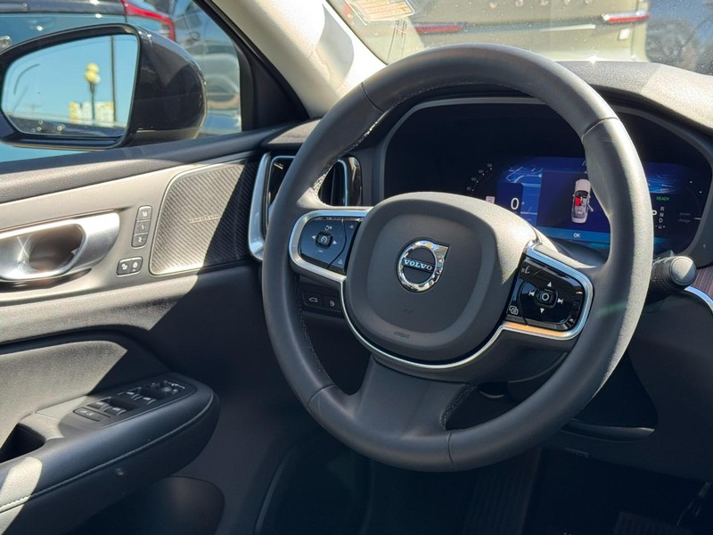 Volvo S60 Recharge Plug-In Hybrid Vehicle Full-screen Gallery Image 12