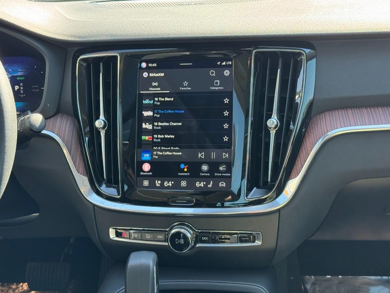 Volvo S60 Recharge Plug-In Hybrid Vehicle Full-screen Gallery Image 13