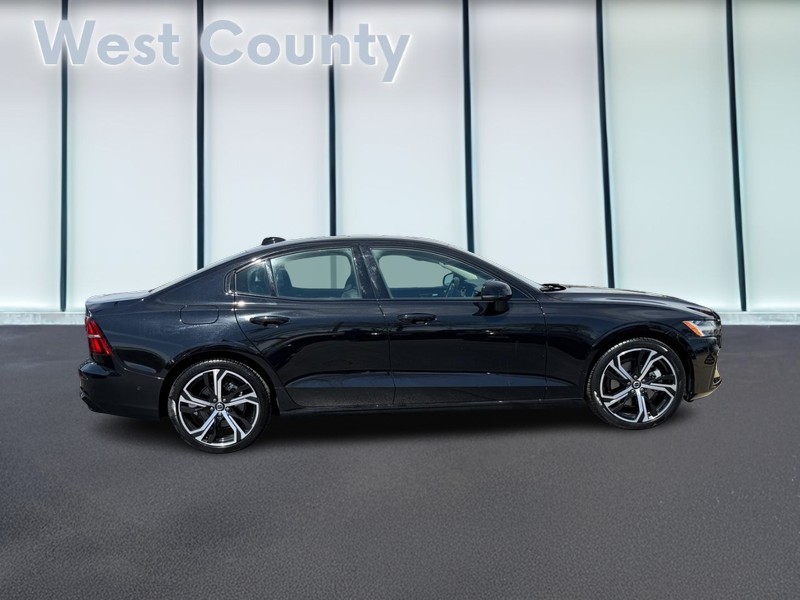 Volvo S60 Vehicle Full-screen Gallery Image 02