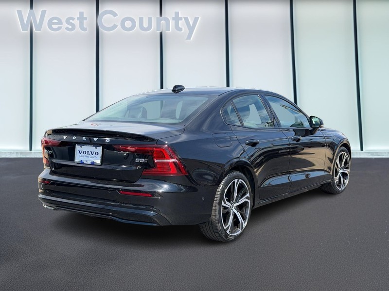 Volvo S60 Vehicle Full-screen Gallery Image 03