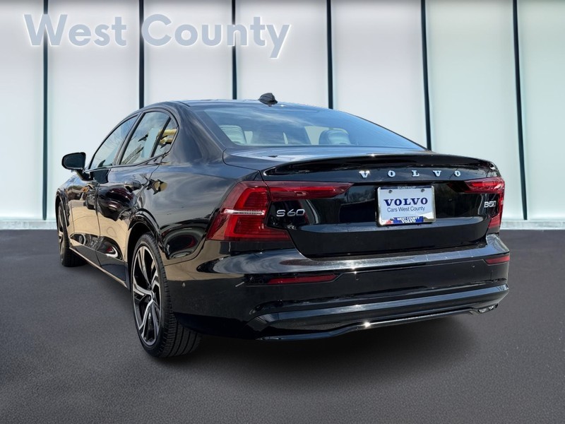 Volvo S60 Vehicle Full-screen Gallery Image 06