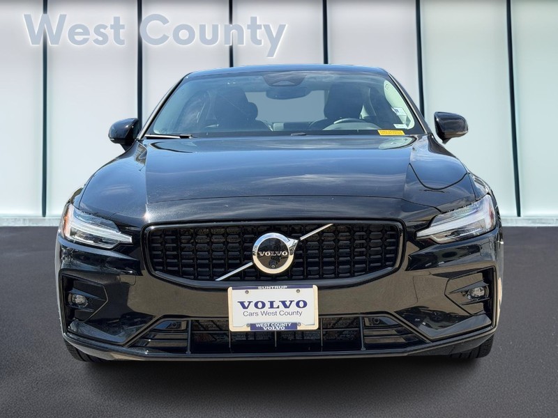 Volvo S60 Vehicle Full-screen Gallery Image 09