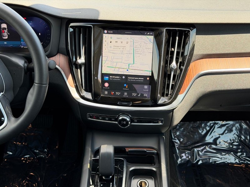 Volvo S60 Vehicle Full-screen Gallery Image 13