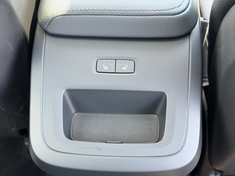 Volvo S60 Vehicle Full-screen Gallery Image 15