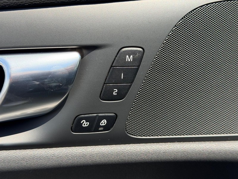 Volvo S60 Vehicle Full-screen Gallery Image 17