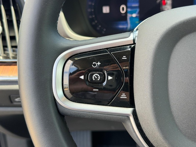 Volvo S60 Vehicle Full-screen Gallery Image 19