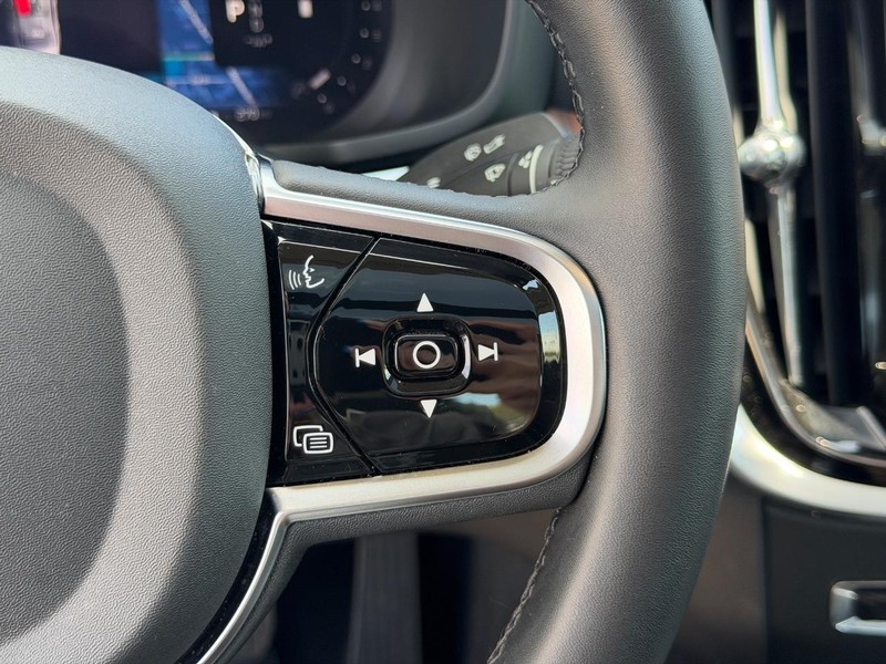 Volvo S60 Vehicle Full-screen Gallery Image 20