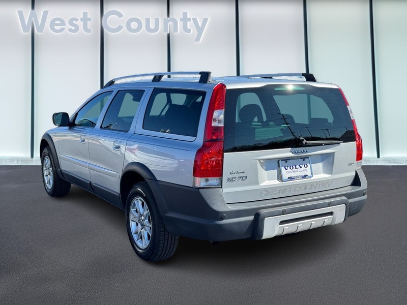 Volvo XC70 Vehicle Full-screen Gallery Image 06