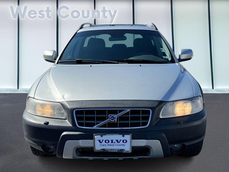 Volvo XC70 Vehicle Full-screen Gallery Image 09