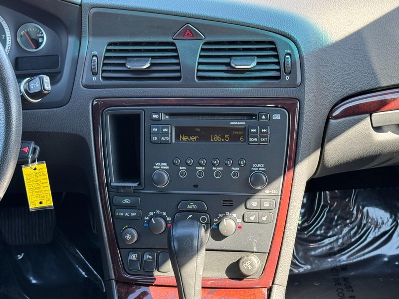 Volvo XC70 Vehicle Full-screen Gallery Image 13