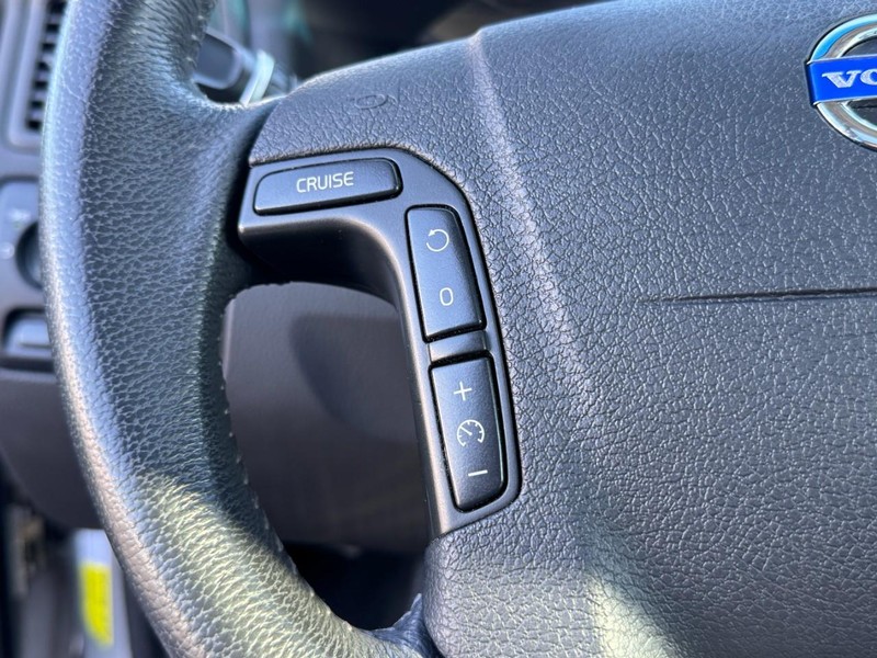 Volvo XC70 Vehicle Full-screen Gallery Image 16