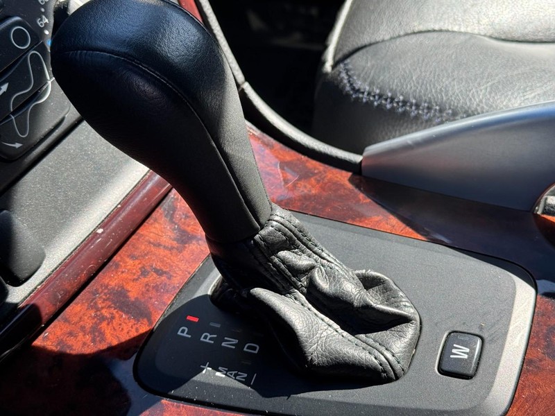 Volvo XC70 Vehicle Full-screen Gallery Image 19