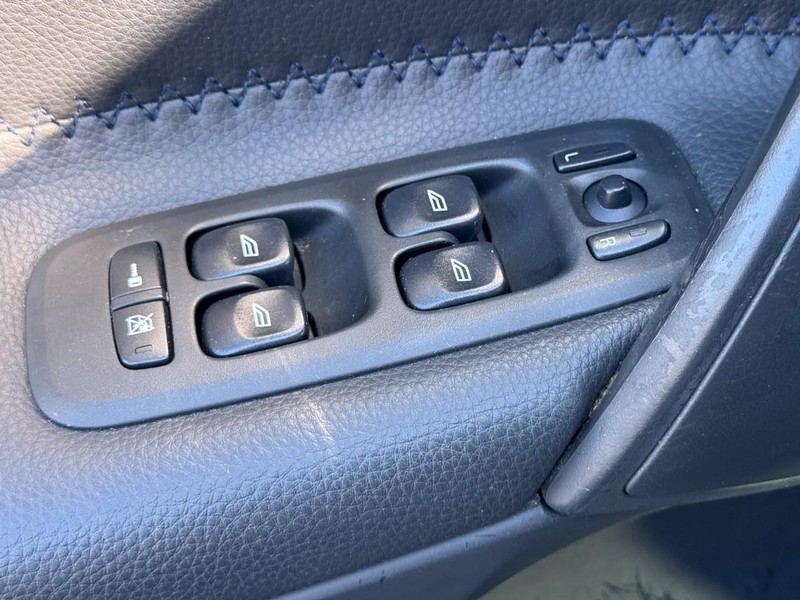 Volvo XC70 Vehicle Full-screen Gallery Image 20