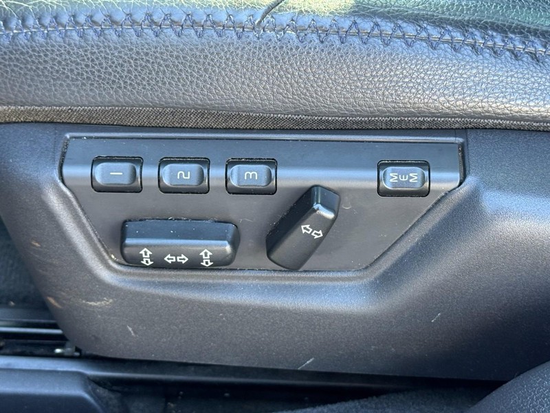 Volvo XC70 Vehicle Full-screen Gallery Image 21