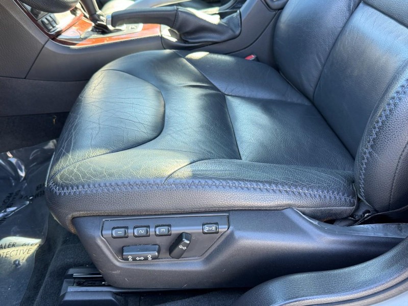 Volvo XC70 Vehicle Full-screen Gallery Image 22