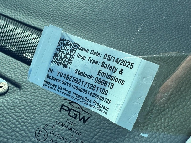 Volvo XC70 Vehicle Full-screen Gallery Image 23