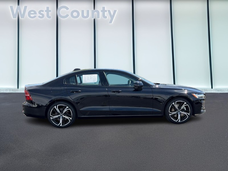 Volvo S60 Vehicle Full-screen Gallery Image 02