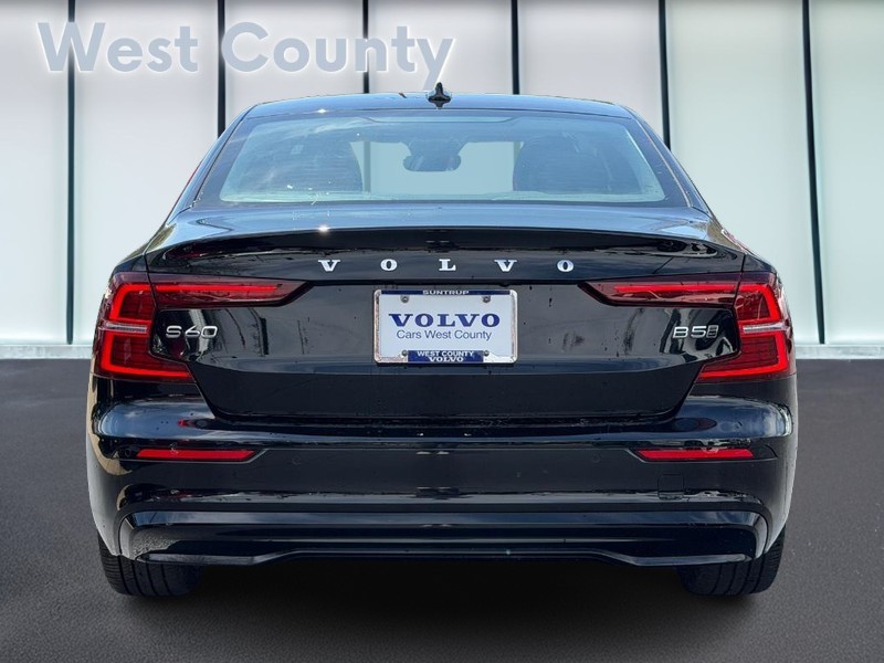 Volvo S60 Vehicle Full-screen Gallery Image 05