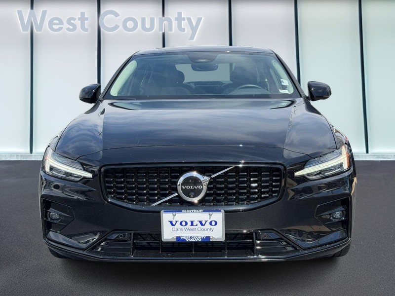 Volvo S60 Vehicle Full-screen Gallery Image 09