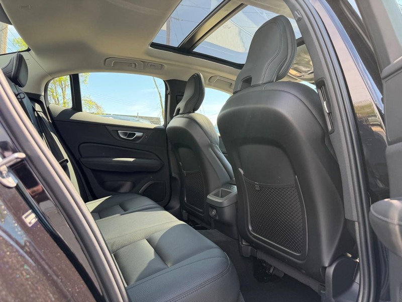 Volvo S60 Vehicle Full-screen Gallery Image 10