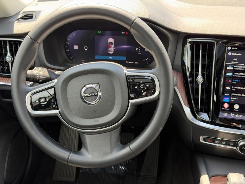 Volvo S60 Vehicle Full-screen Gallery Image 12
