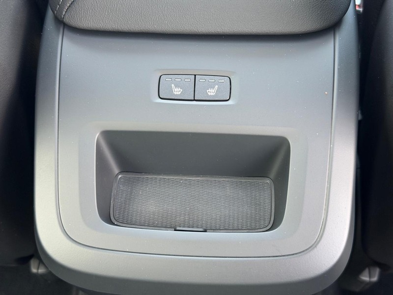 Volvo S60 Vehicle Full-screen Gallery Image 15