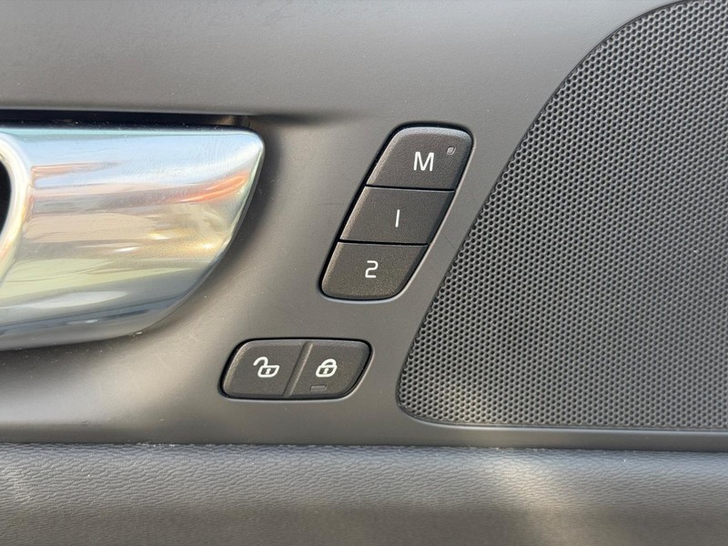 Volvo S60 Vehicle Full-screen Gallery Image 17