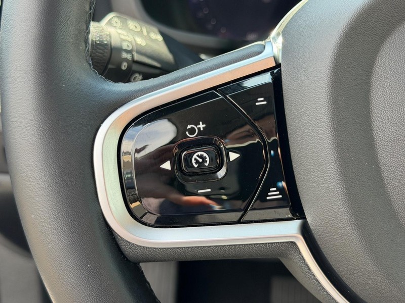 Volvo S60 Vehicle Full-screen Gallery Image 19