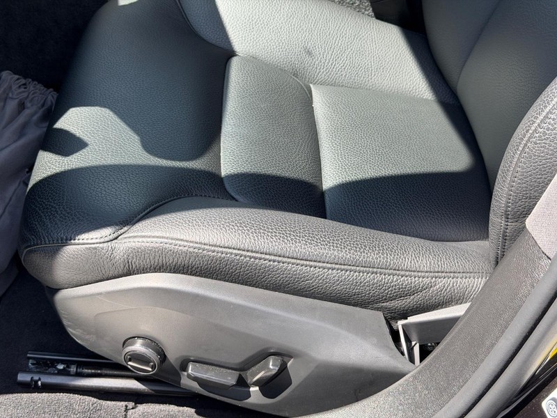 Volvo S60 Vehicle Full-screen Gallery Image 25