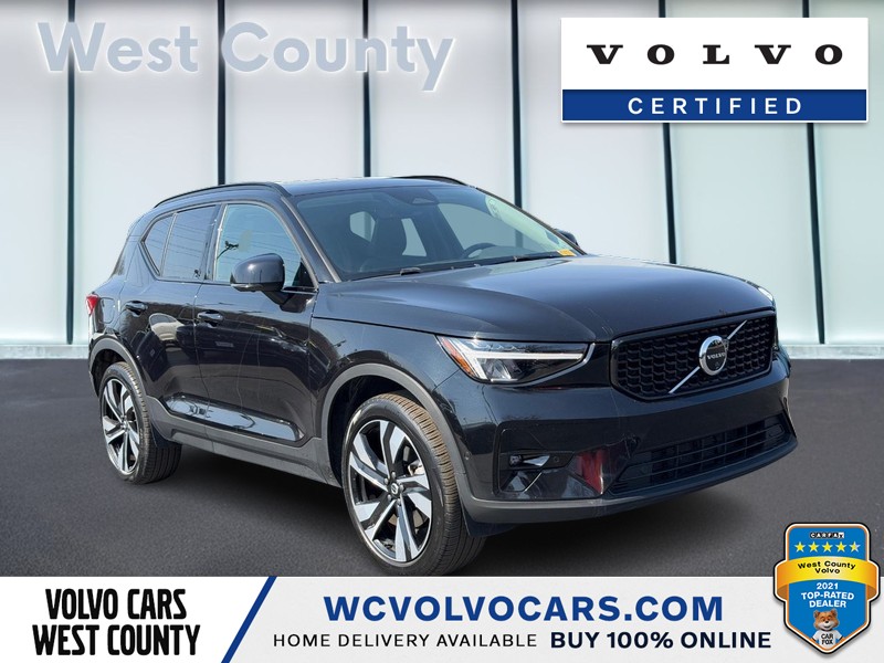 2025 Volvo XC40 B5 Plus Dark Theme AWD