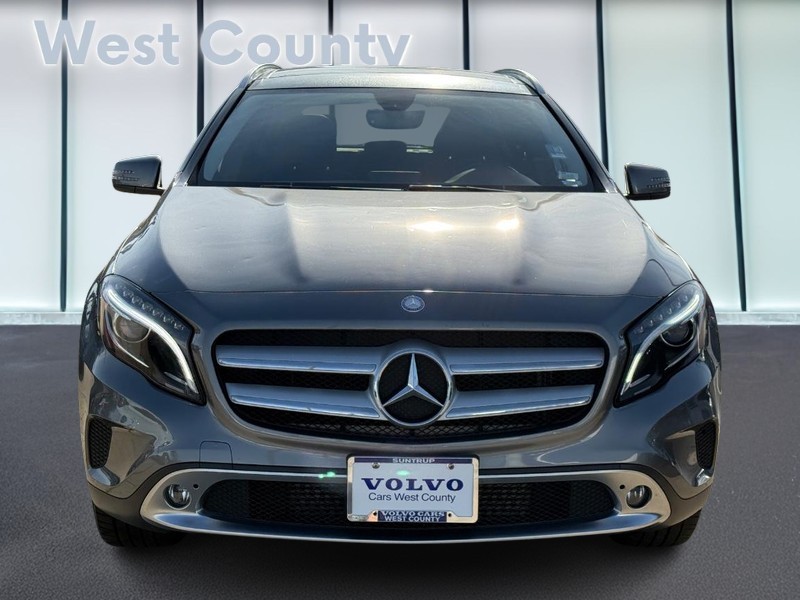 Mercedes-Benz GLA-Class Vehicle Full-screen Gallery Image 09