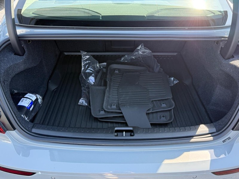 Volvo S60 Vehicle Full-screen Gallery Image 04