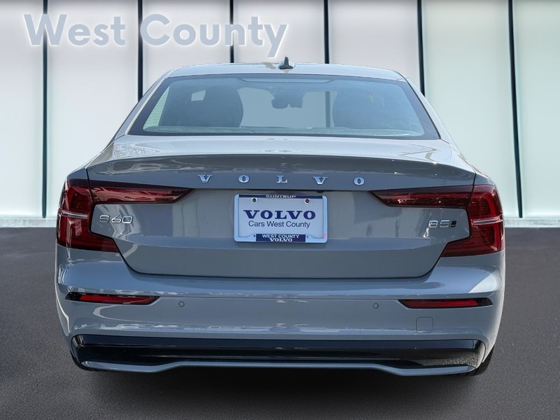 Volvo S60 Vehicle Full-screen Gallery Image 05