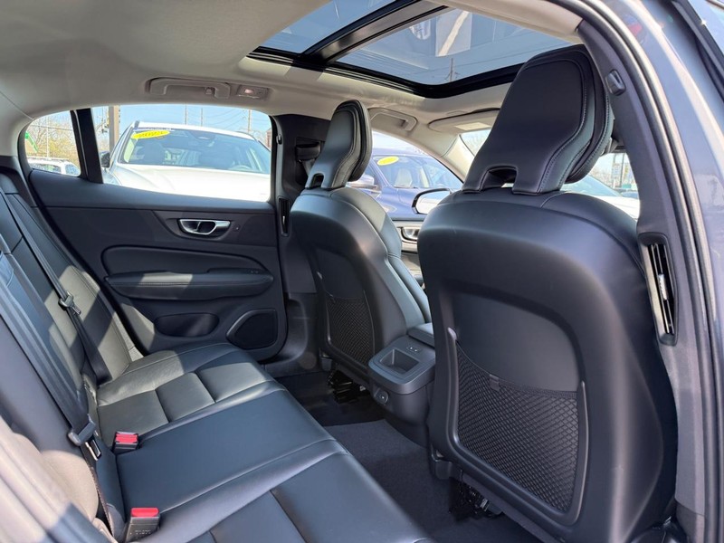 Volvo S60 Vehicle Full-screen Gallery Image 10