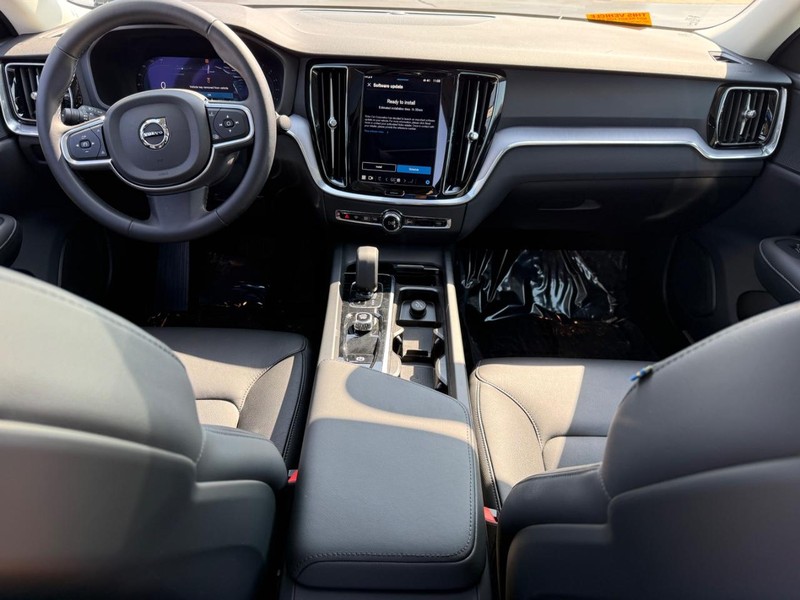 Volvo S60 Vehicle Full-screen Gallery Image 11